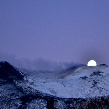 Tramonto di luna sull’ Etna